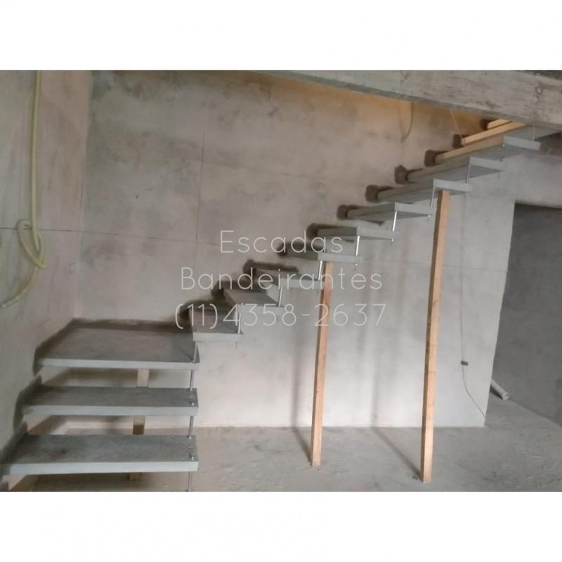 Escada em formato L