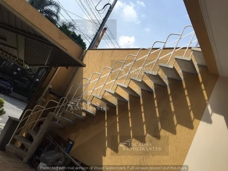 Escada pré moldada j