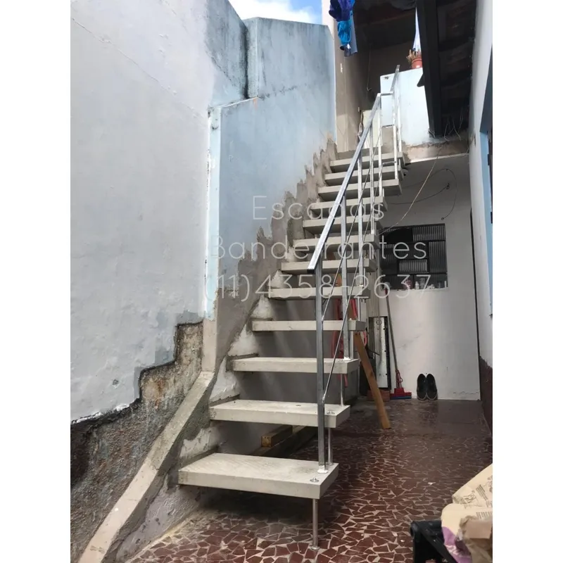 Escadas pré moldadas e corrimão