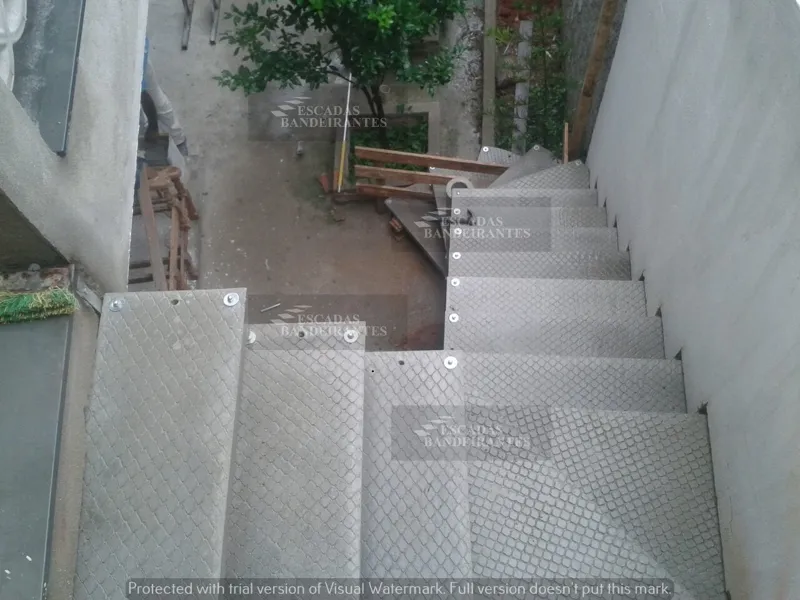 Escadas pré moldadas semi caracol